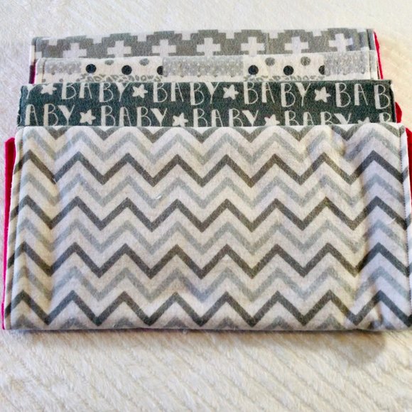 Set of 4 Gray and Pink Cotton Burp cloths - Picture 5 of 5